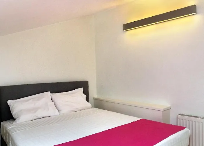 Vivian Art Aparthotel