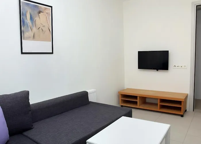 Vivian Art Aparthotel 3*