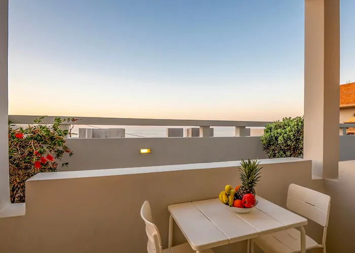 Vivian Art Aparthotel 3*