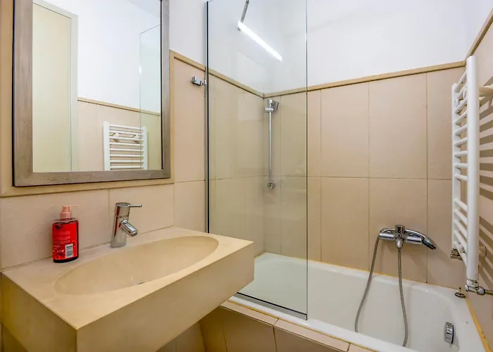 Vivian Art Aparthotel