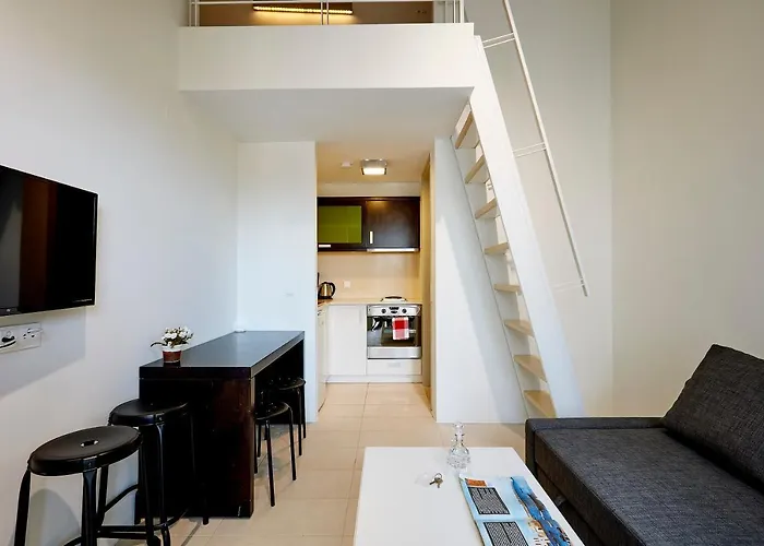 Vivian Art Aparthotel