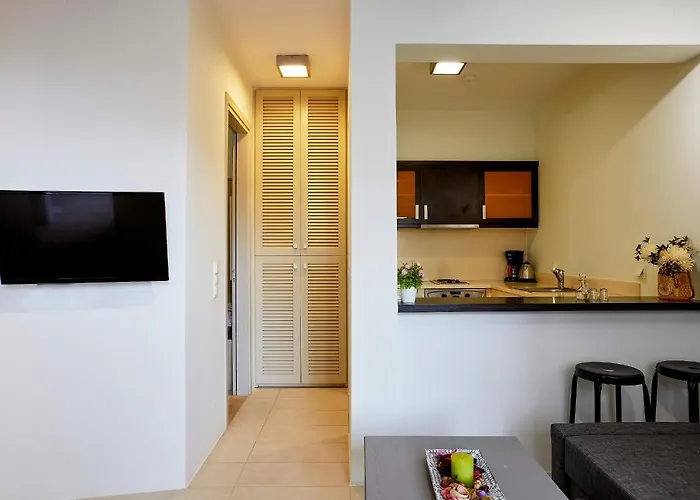 Vivian Art Aparthotel