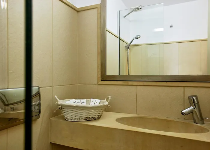 Aparthotel Vivian Art